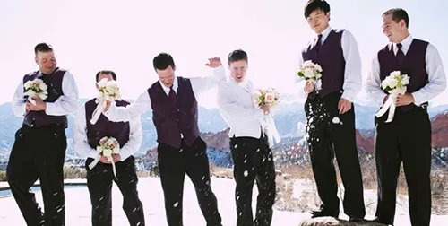 伴娘伴郎服装怎么搭配 如何选伴娘伴郎礼服才得体