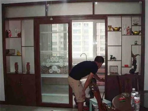 厨房隔断门哪种材质比较好 你家有没有选对