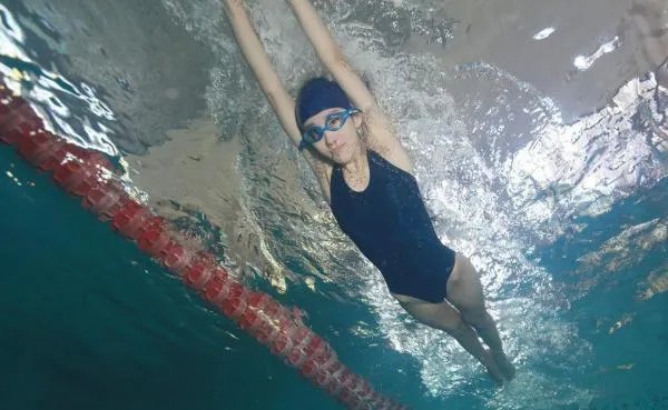 学自由泳的步骤视频