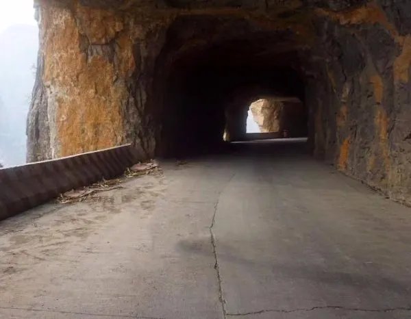 郭亮挂壁公路是由谁建造的?