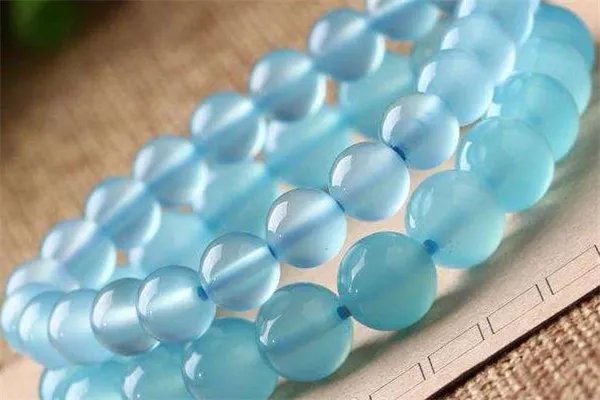 蓝玉髓是水晶吗 蓝玉髓是什么石头