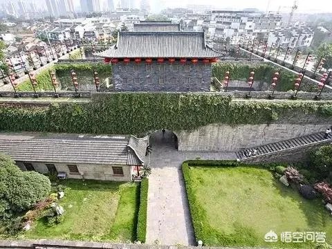 南京鸡鸣寺那里的明城墙收30元门票，你认为值么？