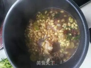 黄豆炖猪蹄