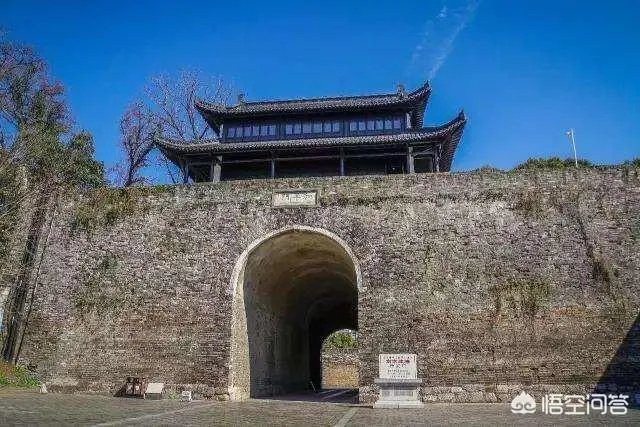 南京鸡鸣寺那里的明城墙收30元门票，你认为值么？