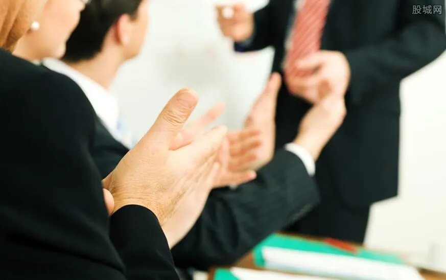 长春欧亚集团董事长是谁 该企业属于是国企还是私企？