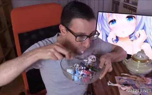 世界第一死宅萝莉早餐毁三观 众多美少女都被舔遍！