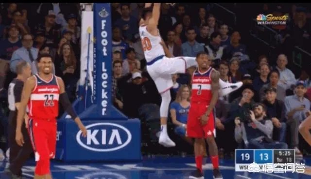 奇才VS尼克斯，比尔化身“袭胸侠”，“袭胸”过程长达5秒，你怎么看？