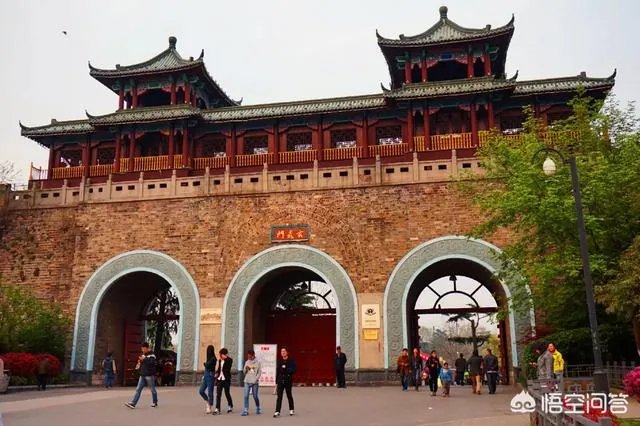 南京鸡鸣寺那里的明城墙收30元门票，你认为值么？