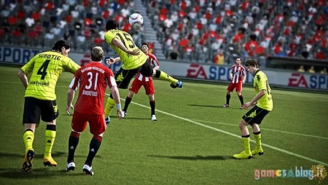 《FIFA 12》最新截图公布 各种碰撞各种逼真