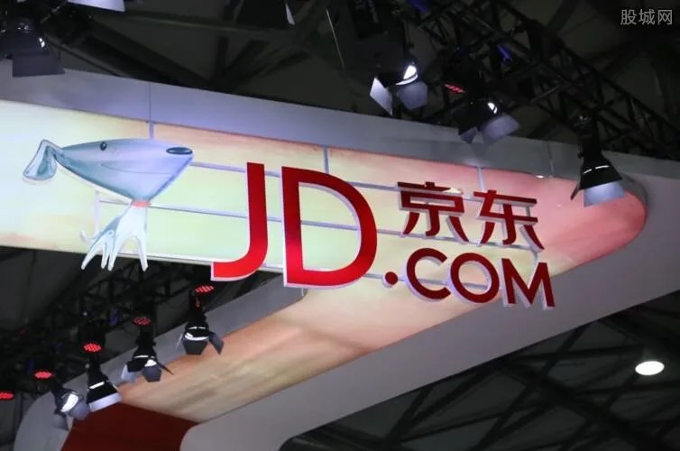 刘强东儿子曝光 儿子妈妈身份未曝光并非龚小京