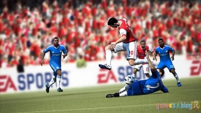 《FIFA 12》最新截图公布 各种碰撞各种逼真