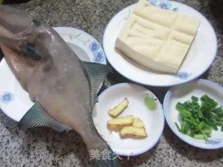 橡皮鱼炖豆腐