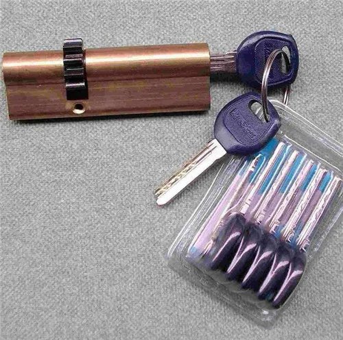 怎么换防盗门锁芯