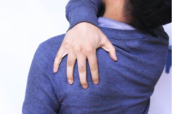 背部疼痛是什么原因引起的