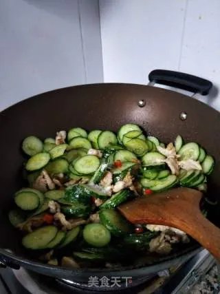 黄瓜炒肉片
