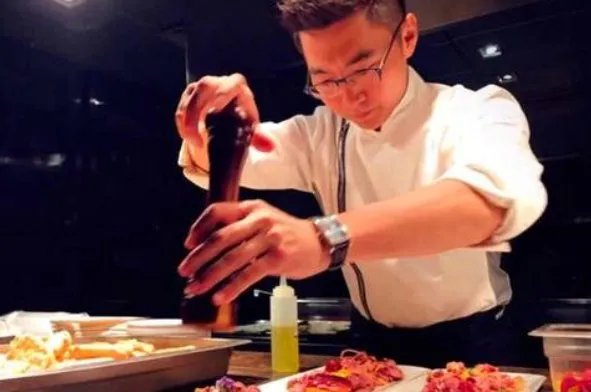 陈数老公发合照引争议，