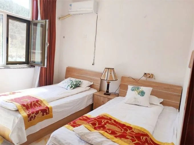 北京延庆百里画廊山泉云舍民宿，篱笆环绕的超大休闲场地与菜园！