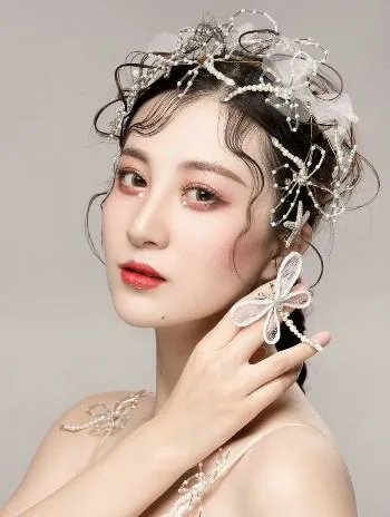 学化妆发展好吗？广州哪个化妆学校好？