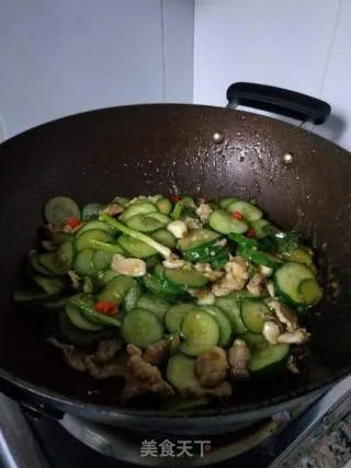 黄瓜炒肉片