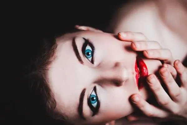 在公共场合化妆是一件很耻辱的事情吗？