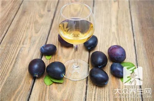 杨梅怎么吃干净