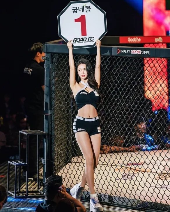 从校花到举牌女郎!前凸后翘韩国模特candyseul美图!