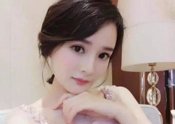 她花六年整容成杨幂，嫁给富二代后，如今现状怎么样？