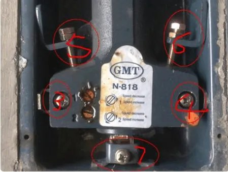 地弹门调高低怎么调