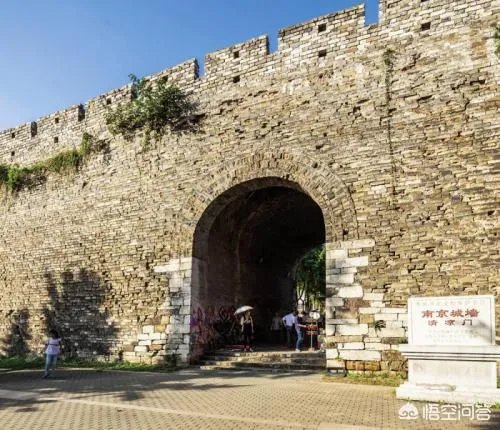南京鸡鸣寺那里的明城墙收30元门票，你认为值么？