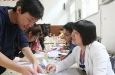 自食恶果！男子出轨50岁女领导，最后落得个撤职降级的结果，你说他冤吗？