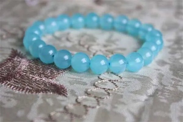 蓝玉髓是水晶吗 蓝玉髓是什么石头