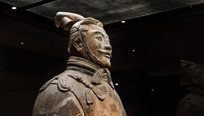 英雄不问出处的上一句和下一句是什么