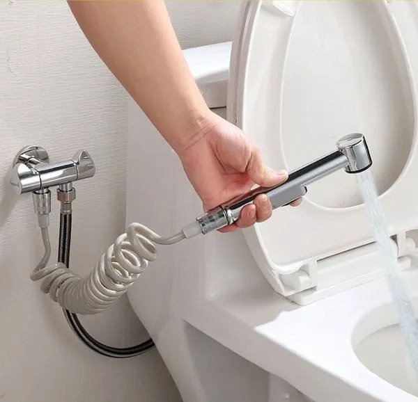 马桶旁边这个水龙头 真的是用来洗屁屁的