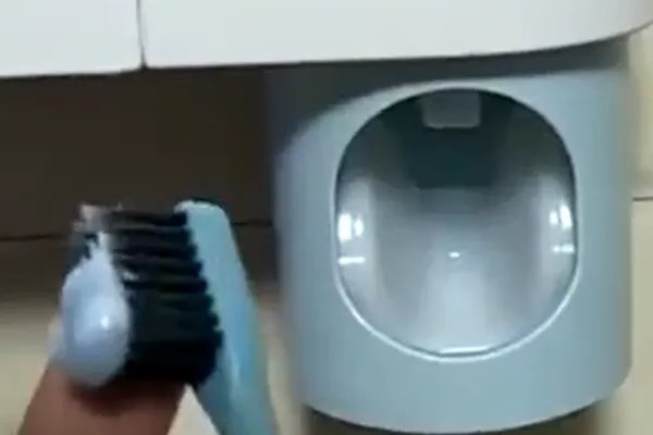 挤牙膏器怎么用图解