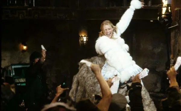 电影《霹雳娇娃》讲述了什么故事？