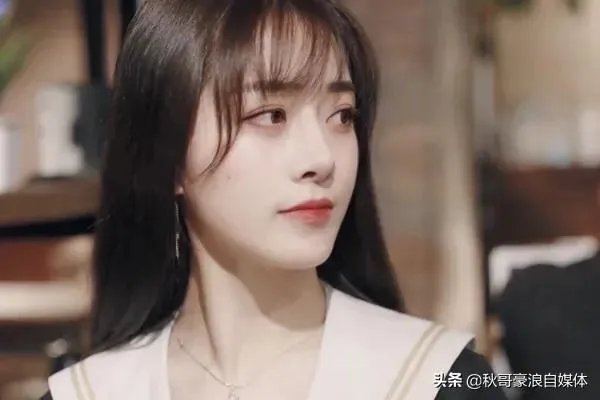 为什么李依宸（李茉）参加了《明日之子》和《青春有你2》却依然没有很多话题？