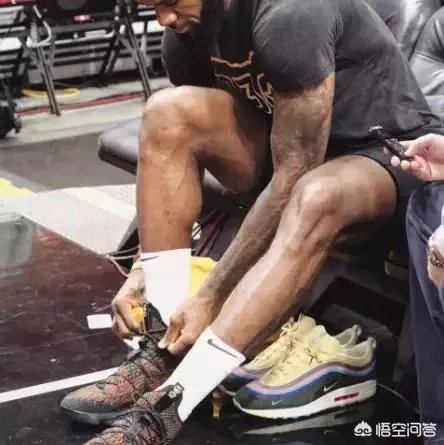 骑士惨败热火，詹姆斯肘击约翰逊下巴，这是输给实力，还是输给友情？