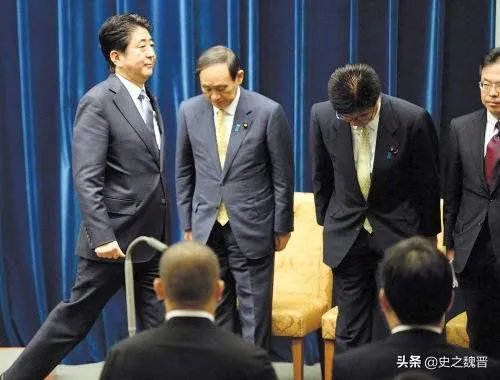 安倍提出辞职后，为何还要坚持任职到下任首相选出为止？