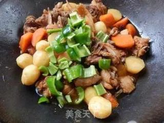土豆炖鸡块