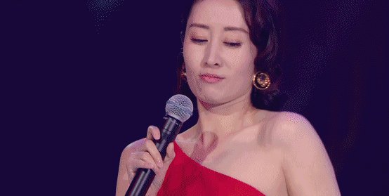 刘敏涛红色高跟鞋