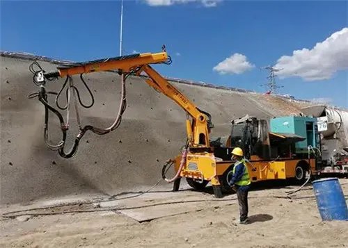 喷射混凝土的施工工艺有哪几种？简述各自的特点