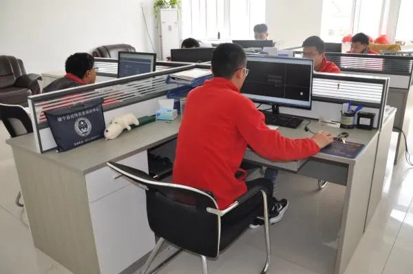 光伏发电用箱式 变电站价格多少，哪个厂家能提供报价？