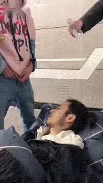 求超级搞笑的图片？