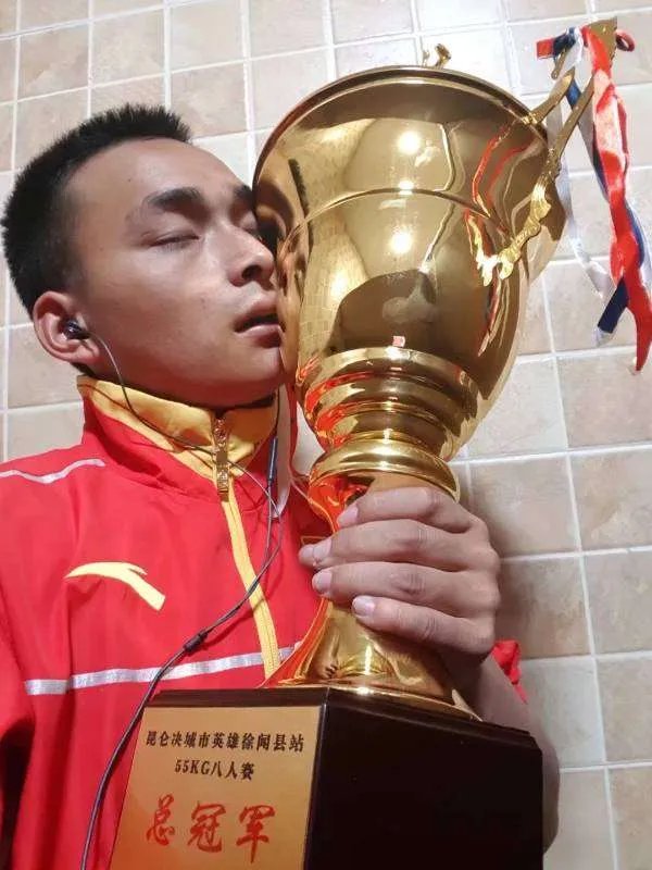 黄志芳世界散打冠军