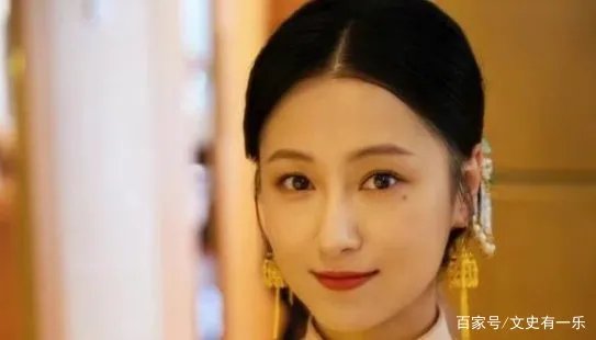 王彦霖和艾佳妮在三亚结婚，伴郎团接亲把新郎扔进水池，这是玩过头了吗？