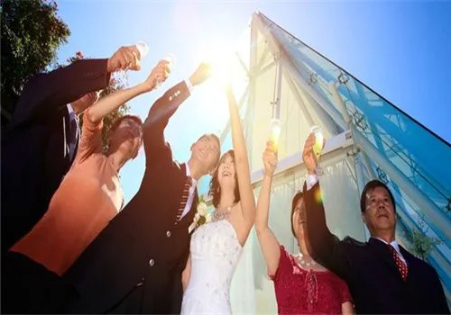 婚庆祝贺词大全 祝福新人结婚贺词怎么说好