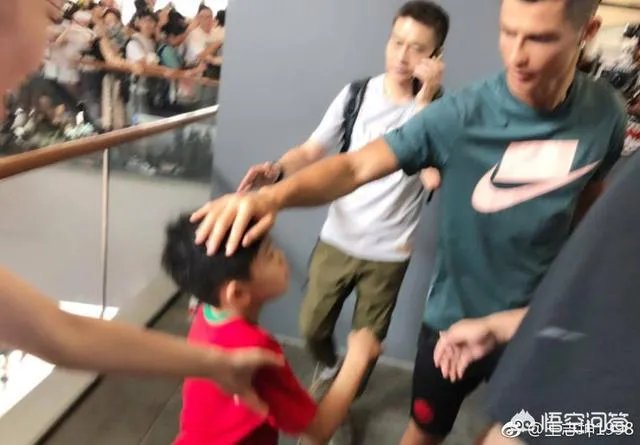 C罗中国行期间，为何会面中国球员王大雷？