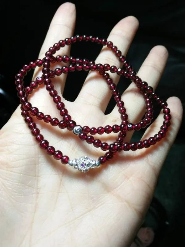 一般三圈石榴石手链多少钱是真的