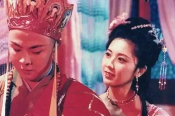 86版唐僧扮演者徐少华现身街头做公益，与迟重瑞的生活有何不同？