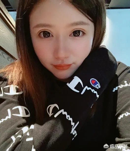 腾讯体育曾经的颜值担当、火箭队忠实粉丝小姨妈徐小溢去哪了？